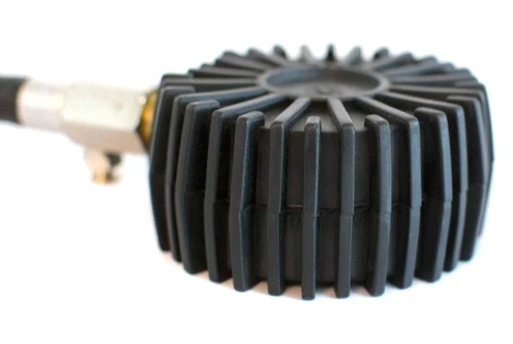 JOES Racing® 32307 - 5 To 60 Psi Glow-In-The-Dark Dial Tire Pressure Gauge - Image 3